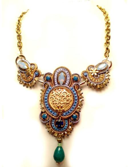 GARGANTILLA DE DISEÑO SOUTACHE, PERVANCHE MOSTAZA
