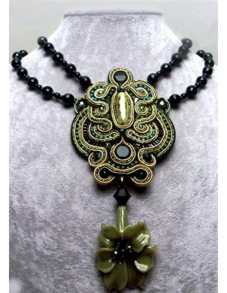 GARGANTILLA DE DISEÑO SOUTACHE,VERDE CAZA PEQUEÑA