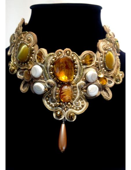 COLLAR SOUTACHE  BEIGE GRANDE EMBROIDERY