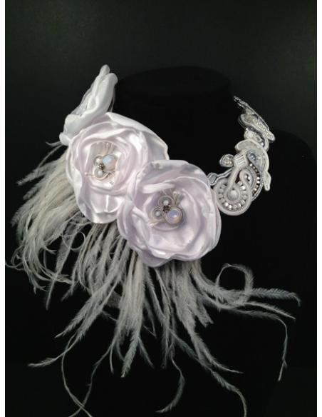 GARGANTILLA FLORES BLANCAS SOUTACHE DPS 30-00