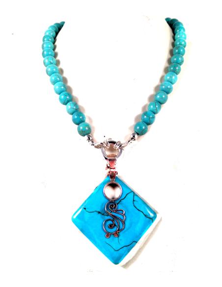 COLLAR PIEDRAS NATURAL TURQUESA CON COLGANTE DE PLATA: MEDIDAS: LARGO DEL COLLAR 50CM, COLGANTE 4CM DIAMETRO