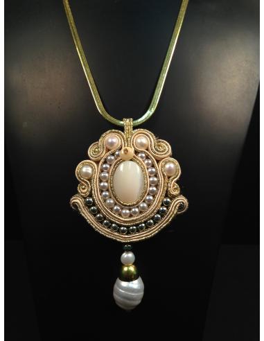 COLGANTE DE DISEÑO SOUTACHE BEIGE