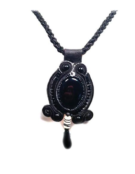 COLGANTE  SOUTACHE NEGRO PEQUEÑO