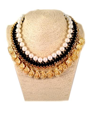 GARGANTILLA  BISUTERIA PERLAS CON ROSAS DE METAL DORADO