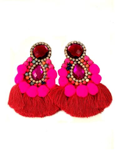 PENDIENTES DE MODA CON FLECOS Y  POMPONES TENDENCIA, TONOS FUCSIA