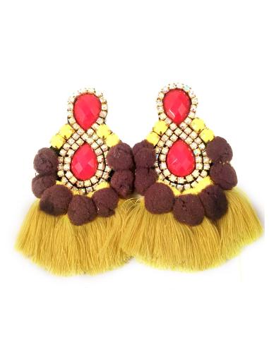 PENDIENTES DE MODA CON FLECOS Y POMPONES, COLOR AMARILLO CON MARRON