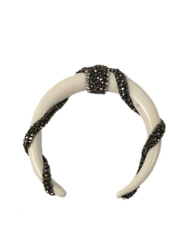 COLLARES ETNICOS DE COLMILLOS Y CUERNOS