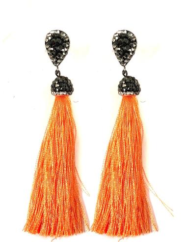 PENDIENTES LARGOS DE MODA, POMPON EN COLOR MELOCOTON