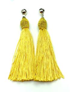 producto PENDIENTES POMPON AMARILLOS IDEALES PARA LLEVAR CON TUS LOOKS APORTANDO ESTE TOQUE FRESCO Y ACTUAL