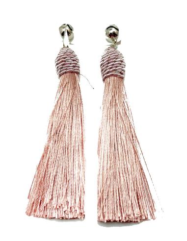 PENDIENTES POMPON ROSA MAQUILLAJE IDEALES PARA LLEVAR CON TUS LOOKS APORTANDO ESTE TOQUE FRESCO Y ACTUAL