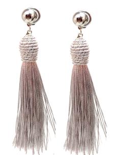 Imagen del producto PENDIENTES POMPON GRISES IDEALES PARA LLEVAR CON TUS LOOKS APORTANDO ESTE TOQUE FRESCO Y ACTUAL