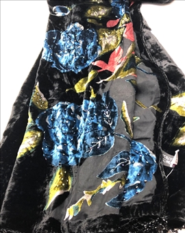 CHALES Y PAÑUELOS NEGROS CON ESTAMPADO DE COLOR, IDEA ORIGINAL PARA HACER UN REGALO ESPECIAL 2