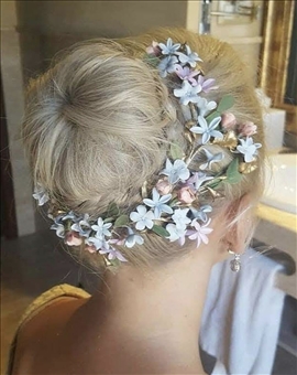 TOCADOS Y CORONAS DE FLORES ROJAS 2