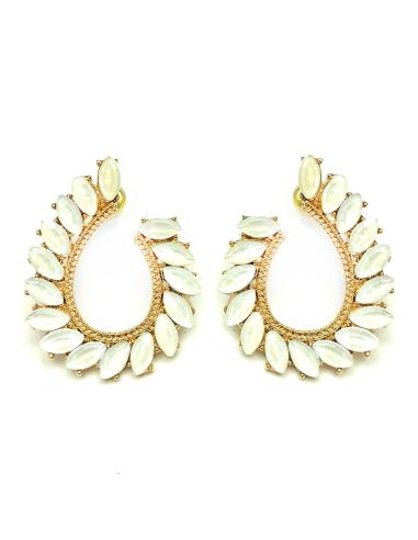 PENDIENTES DE BISUTERIA FINA BLANCOS MUY ELEGANTES