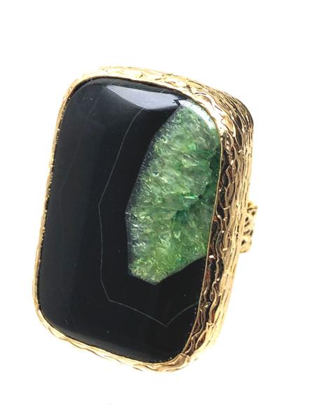 FABULOSOS ANILLOS GRANDES DE PIEDRAS NEGRAS CON BAÑO DE ORO