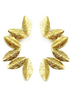 PENDIENTES DORADOS DE HOJITAS DISEÑO DE MODA Y TENDENCIA