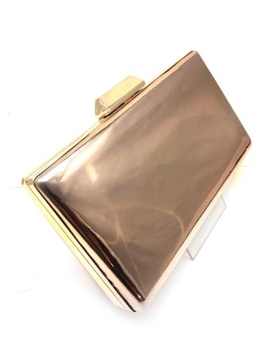 CLUTCH DE FIESTA EN ORO ROSA CON EL QUE CONSEGUIRAS EL LOOK QUE BUSCAS