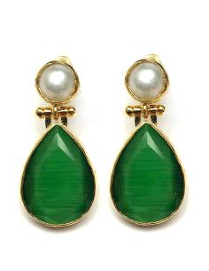 VISTOSOS PENDIENTES VERDE ESMERALDA CON DETALLE DE PERLAS