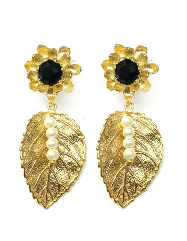 PENDIENTES DE PERLAS DECORADOS CON FLORES Y HOJAS