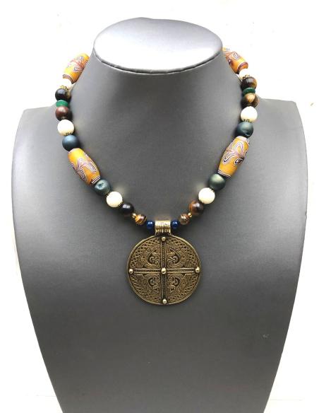 COLLARES MUJER DE LA ARTESANIA ETNICA AFRICANA CON CUENTAS PINTADAS A MANO