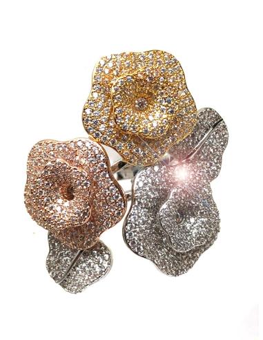 ANILLOS DE MUJER CON FLORES EN TRES OROS PARA BODAS