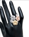 ANILLOS DE MUJER CON FLORES EN TRES OROS PARA BODAS