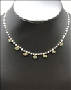 COLLARES CORTOS DE MUJER BLANCOS CON CHARMS EN ACERO DORADO