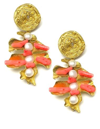 PENDIENTES LARGOS DORADOS CON RAMITAS DE CORAL Y PERLAS