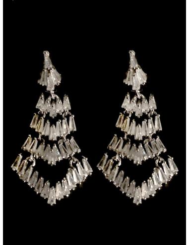 PENDIENTES PARA NOVIA LARGOS CON BONITO DISEÑO DE BAGUETTE MONTADOS EN ALTA BISUTERIA.
