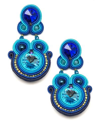 PRECIOSOS PENDIENTES AZULES CON LOS QUE COMPLETAR TU LOOK
