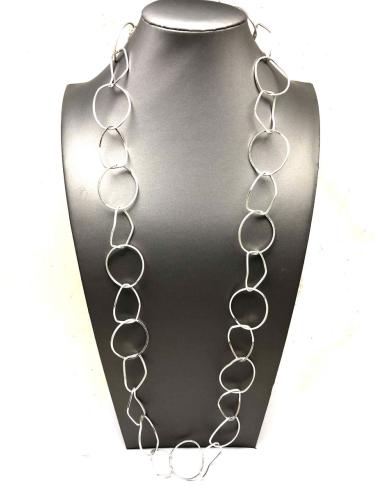 COLLARES LARGOS PLATEADOS UN FABULOSO FONDO DE ARMARIO