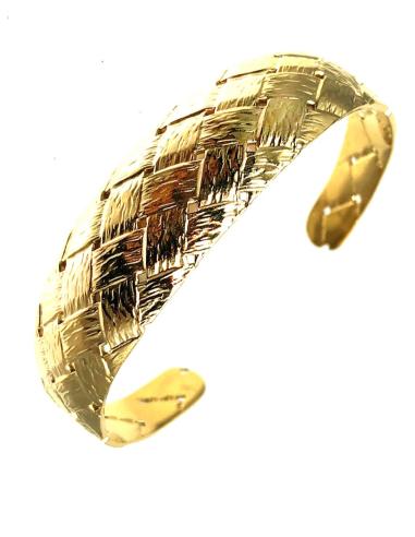 BONITAS PULSERAS DORADAS CON LAS QUE COMPLETAR TU OUTFIT