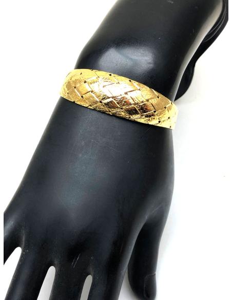 BONITAS PULSERAS DORADAS CON LAS QUE COMPLETAR TU OUTFIT