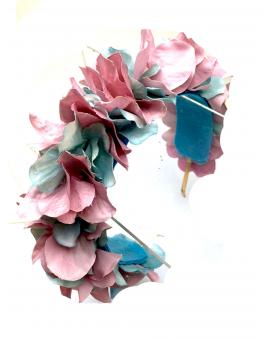Imagen del producto DIADEMAS DE FLORES TRABAJADAS A MANO EN TONOS ROSA Y AZUL