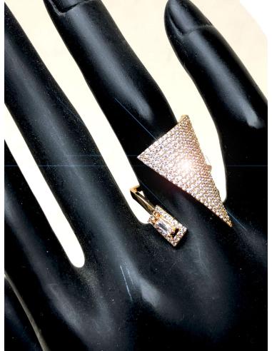ANILLOS DORADOS DE DISEÑO CON EL QUE...