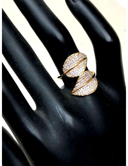 ELEGANTES ANILLOS DORADOS GRANDES DE DOBLE HOJITA DECORADA