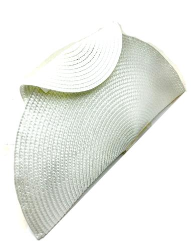 BOLSOS BLANCOS TIPO RAFIA CON DISEÑO DE CAPOTE - Imagen 1