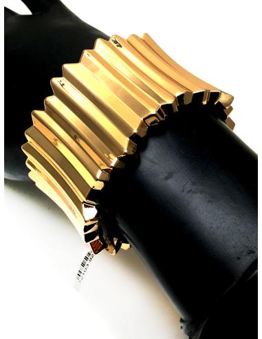 PULSERAS DORADAS ANCHAS CON LAS QUE...