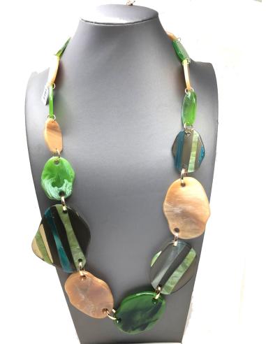 COLLARES VERDES MUY FAVORECEDORES PARA TU DIA A DIA