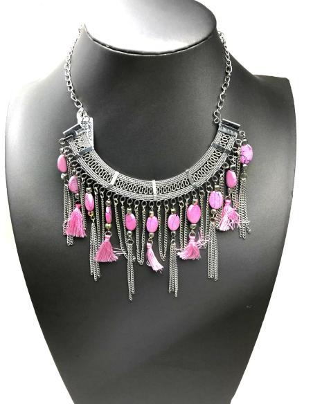BONITOS COLLARES PLATEADOS Y ROSAS PARA UN LOOK EXOTICO