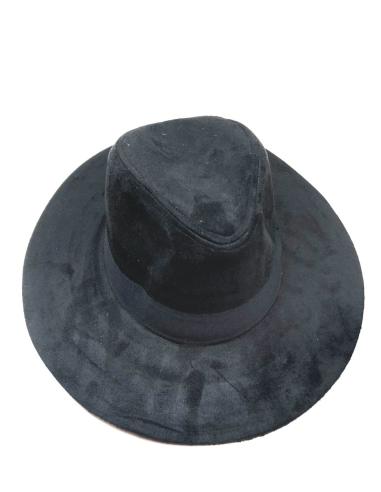 SOMBREROS NEGROS DE MODA PARA TU OUTFIT DE OTOÑO INVIERNO