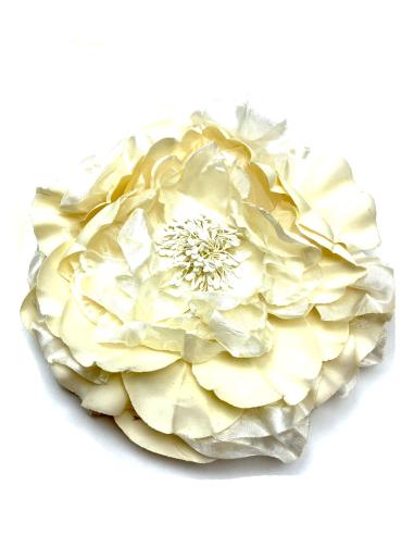 BROCHES BLANCOS Y BEIGE DE FLORES GRANDES DE TELA PARA BODAS