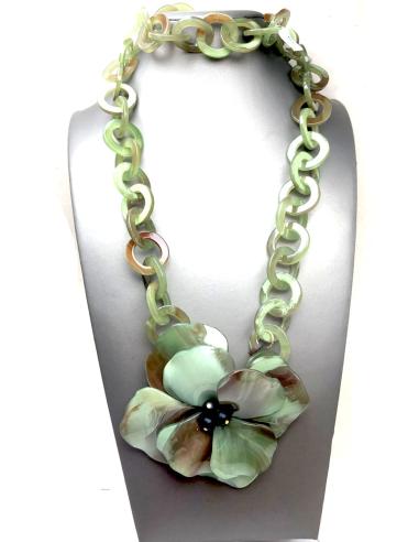 COLLARES VERDES CON FLORES PARA BODAS DE GRANDES ESLABONES - Imagen 1