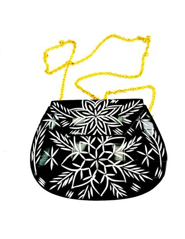 BOLSO DE FIESTA EN HUESO COLOR NEGRO Y GRABADOS