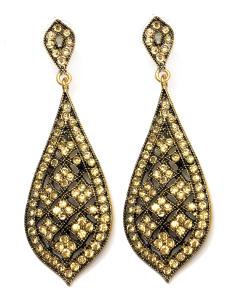 PENDIENTES LARGOS DORADOS CON DISEÑO DE LAGRIMA VINTAGE - Imagen 1