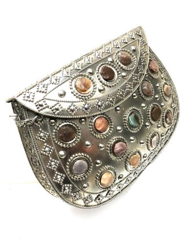 ORIGINALES BOLSOS PLATEADOS DE COFRE DECORADO CON PIEDRAS