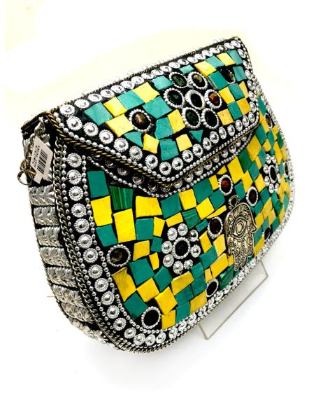 BOLSOS COFRE FIESTA DE MOSAICO VERDE Y AMARILLO CON MANO DE FATIMA