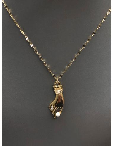 CADENAS DORADAS CON VISTOSO COLGANTE DE MANO DE MUJER - Imagen 1