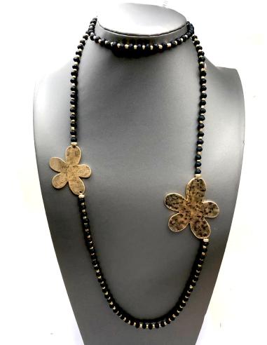 COLLARES NEGROS Y DORADOS CON BONITAS FLORES DE BISUTERIA