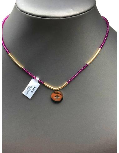 COLLARES FUCSIAS DE PEQUEÑAS CUENTAS DE CRISTAL CON MEDALLA - Imagen 1